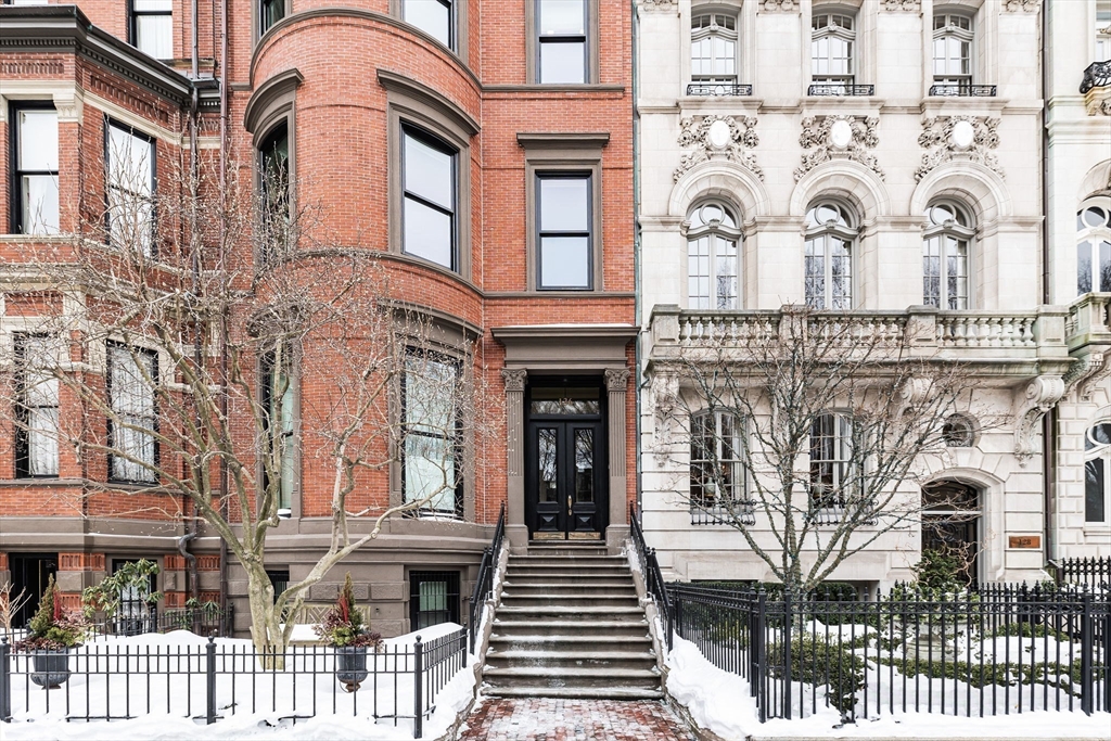 126 Commonwealth Avenue, Boston, Massachusetts, 3 Bedrooms Bedrooms, 6 Rooms Rooms,2.5 BathroomsBathrooms,Residential,For Sale,Commonwealth Avenue,73478133
