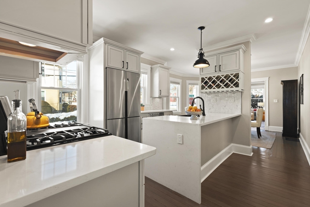 504 Main St, Watertown, Massachusetts, 2 Bedrooms Bedrooms, 6 Rooms Rooms,2 BathroomsBathrooms,Residential,For Sale,Main St,73478052