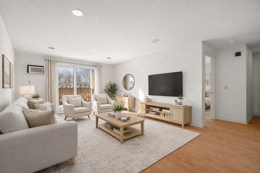 2 Ocean Ave, Gloucester, Massachusetts, 1 Bedroom Bedrooms, 3 Rooms Rooms,1 BathroomBathrooms,Residential,For Sale,Ocean Ave,73478156