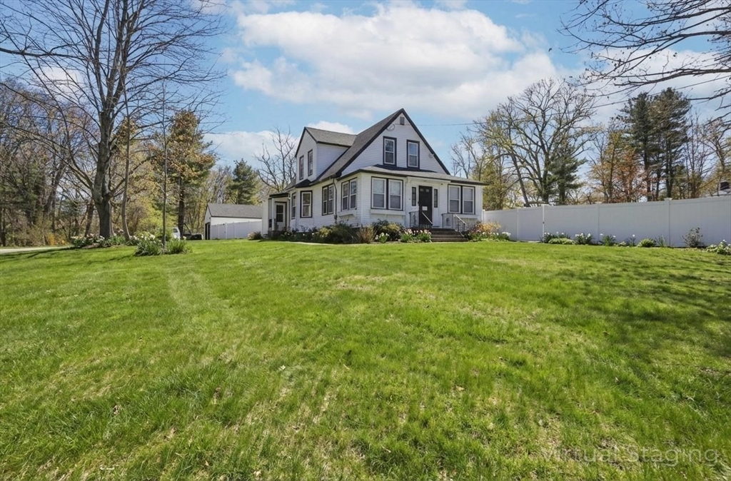 41 Brookdale Avenue, Methuen, Massachusetts, 3 Bedrooms Bedrooms, 7 Rooms Rooms,2 BathroomsBathrooms,Residential,For Sale,Brookdale Avenue,73478150