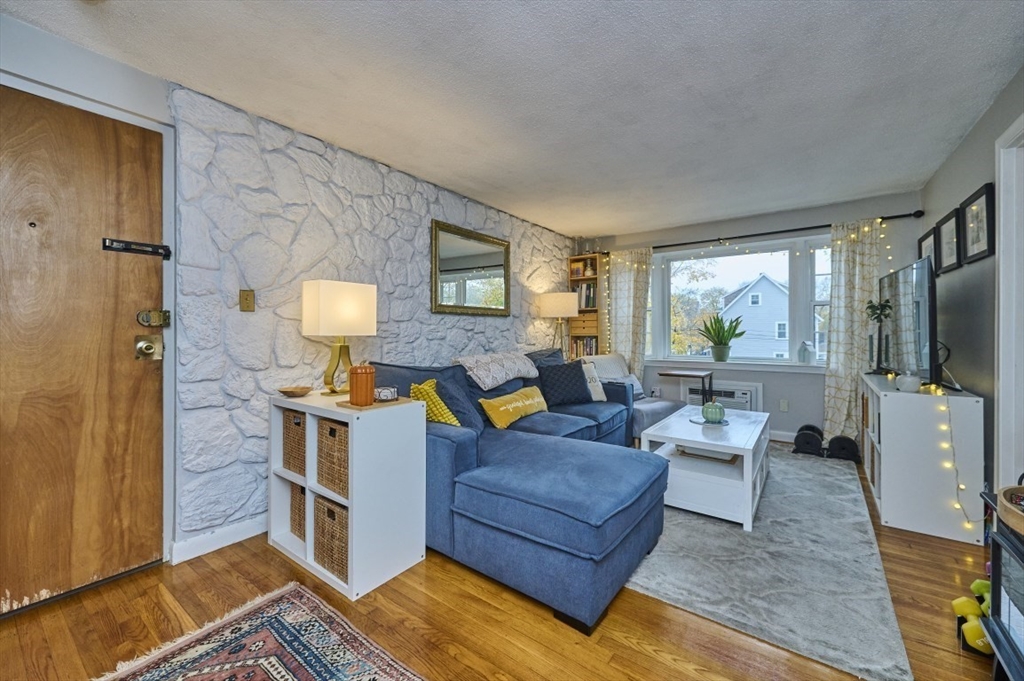 150 Wrentham, Boston, Massachusetts, 2 Bedrooms Bedrooms, 4 Rooms Rooms,1 BathroomBathrooms,Residential Lease,For Rent,Wrentham,73478205