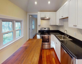 17 Lyndale Ave, Gloucester, Massachusetts, 2 Bedrooms Bedrooms, 5 Rooms Rooms,1 BathroomBathrooms,Residential Lease,For Rent,Lyndale Ave,73478210