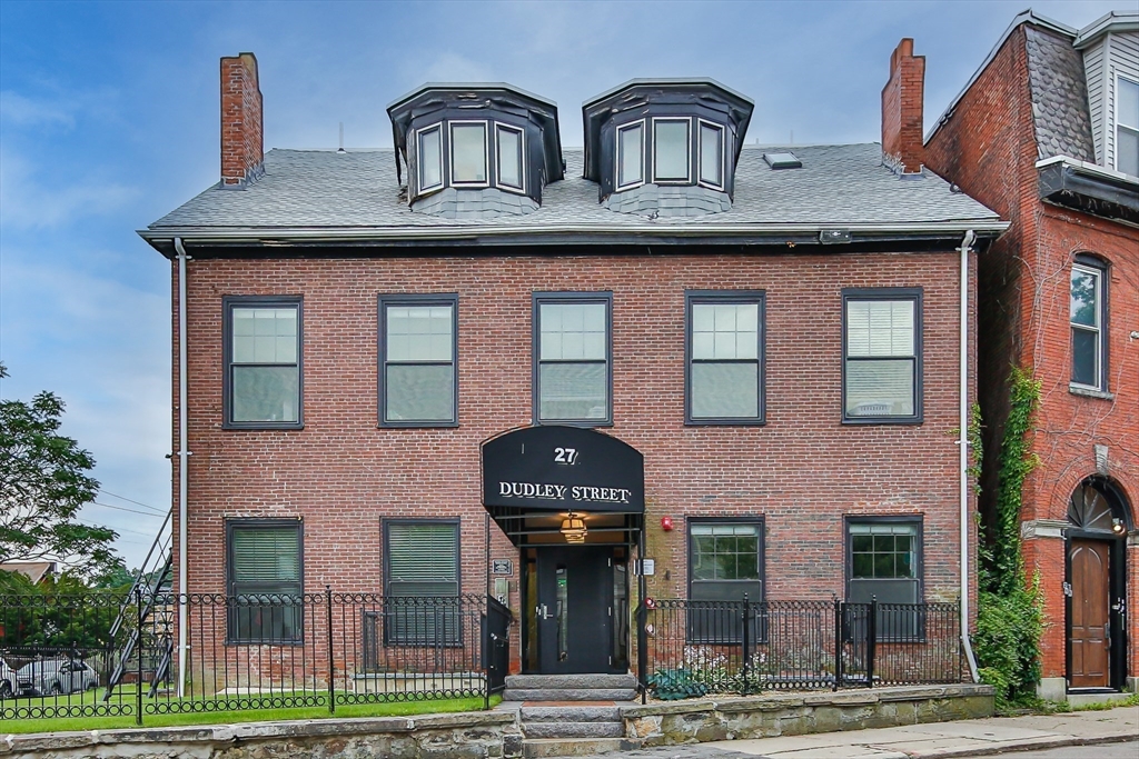 27 Dudley St, Boston, Massachusetts, 14 Bedrooms Bedrooms, 28 Rooms Rooms,11 BathroomsBathrooms,Residential Income,For Sale,Dudley St,73478206