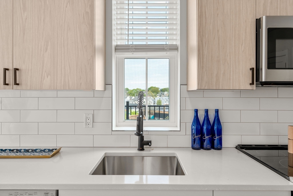 10 Somerset, Winthrop, Massachusetts, 2 Bedrooms Bedrooms, 4 Rooms Rooms,1 BathroomBathrooms,Residential,For Sale,Somerset,73478224