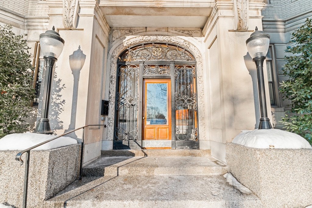 52 Charlesgate E, Boston, Massachusetts, 1 Bedroom Bedrooms, 3 Rooms Rooms,1 BathroomBathrooms,Residential,For Sale,Charlesgate E,73478212