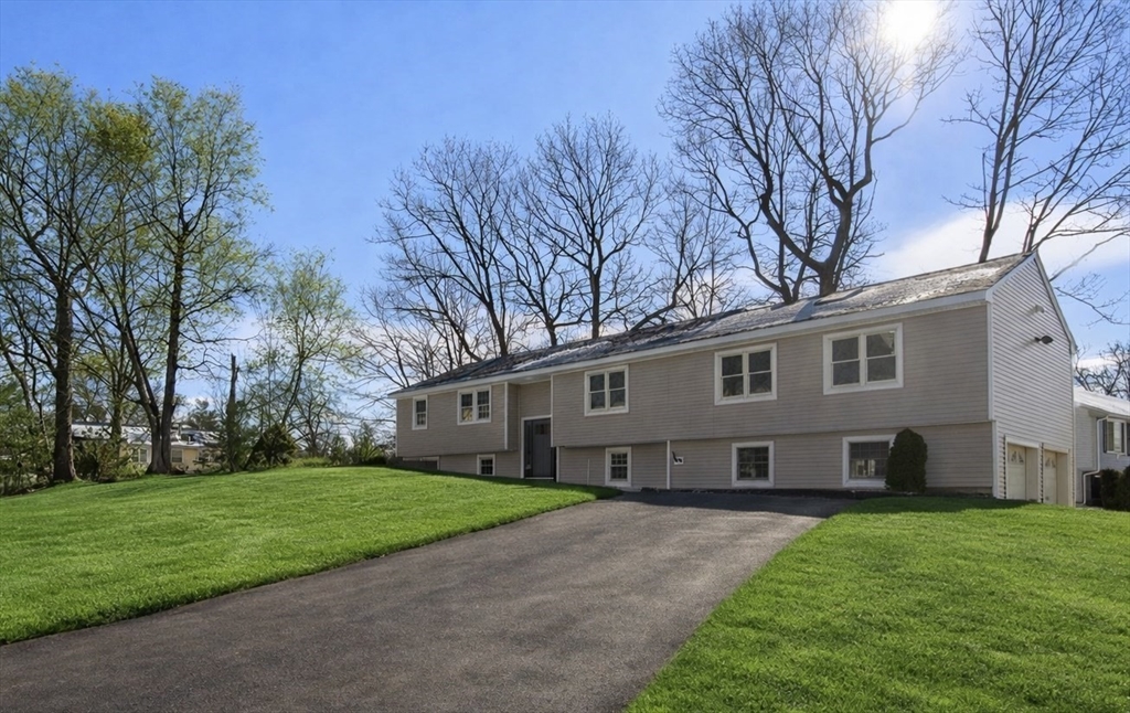 54 Highland Glen Dr, Randolph, Massachusetts, 5 Bedrooms Bedrooms, 8 Rooms Rooms,3 BathroomsBathrooms,Residential,For Sale,Highland Glen Dr,73478099