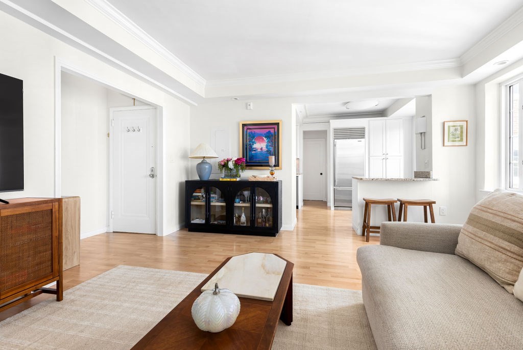 20 Chapel St, Brookline, Massachusetts, 2 Bedrooms Bedrooms, 4 Rooms Rooms,2 BathroomsBathrooms,Residential,For Sale,Chapel St,73450259