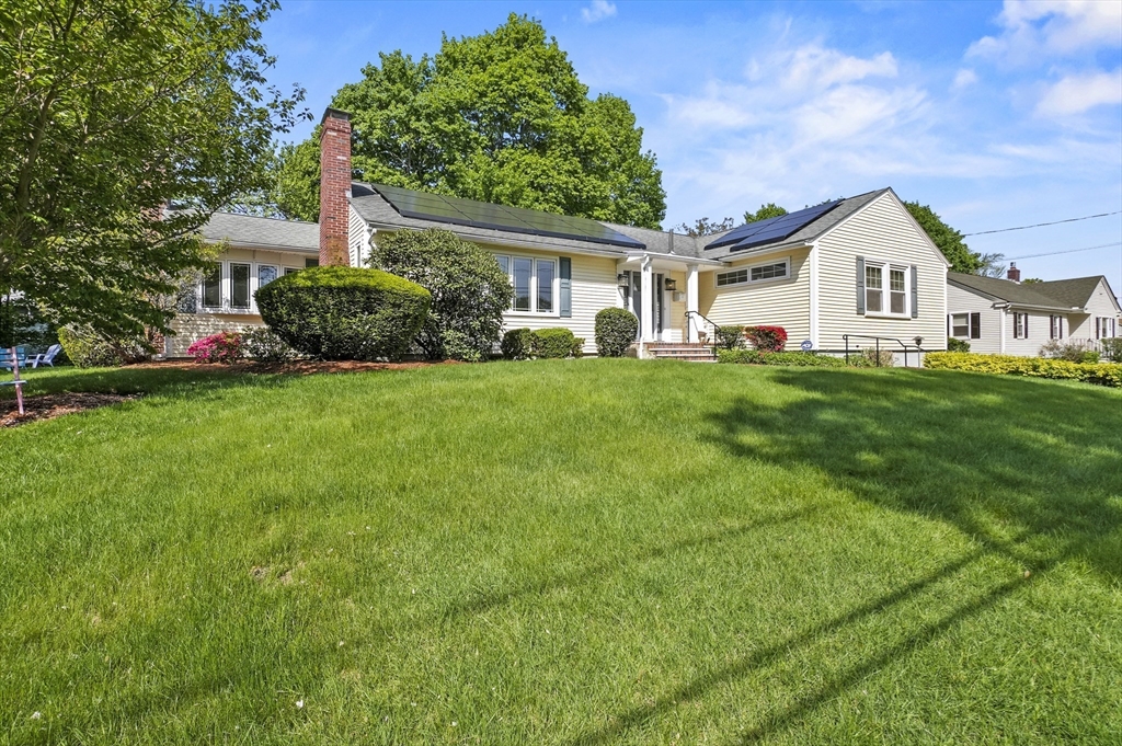 111 Draper Street, Lowell, Massachusetts, 3 Bedrooms Bedrooms, 8 Rooms Rooms,3 BathroomsBathrooms,Residential,For Sale,Draper Street,73454423