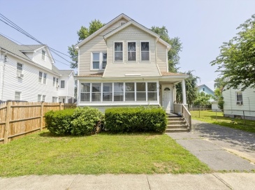 79-81 Windermere Street, Springfield, Massachusetts, 6 Bedrooms Bedrooms, 10 Rooms Rooms,2 BathroomsBathrooms,Residential Income,For Sale,Windermere Street,73471329