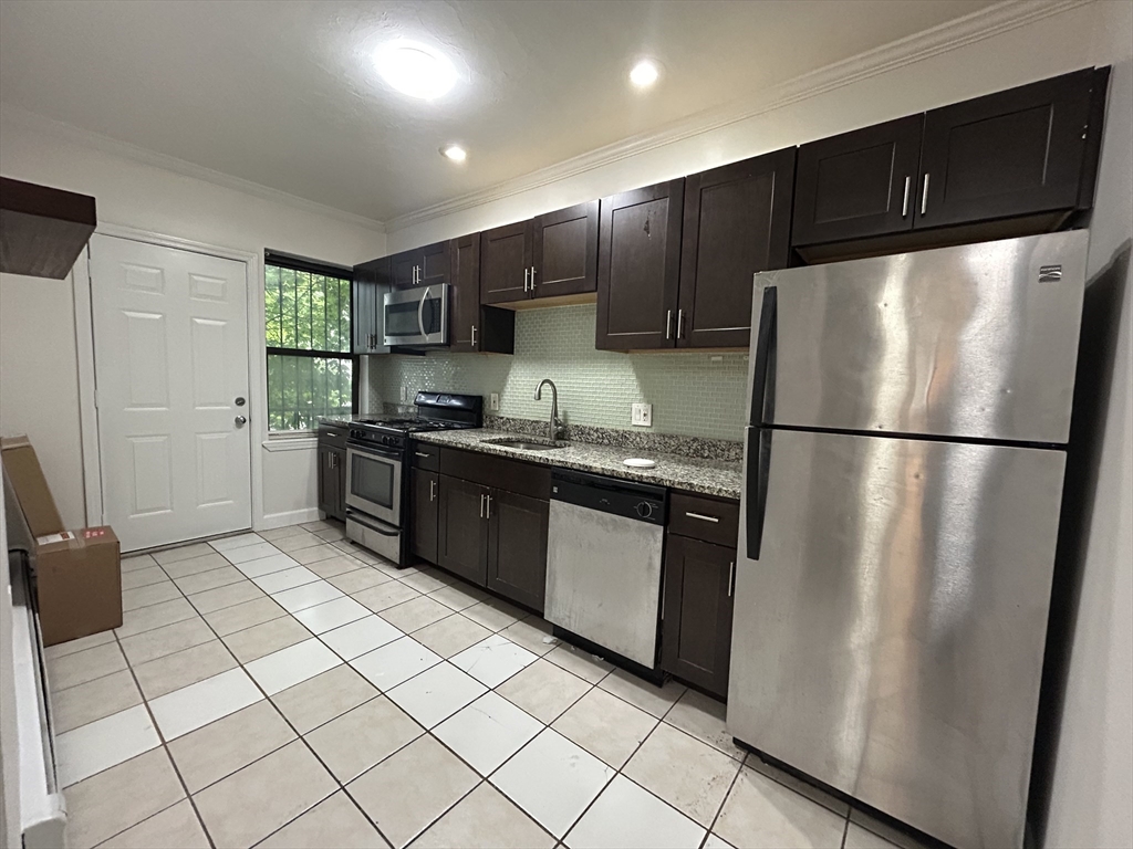 435 Walnut Ave, Boston, Massachusetts, 2 Bedrooms Bedrooms, 5 Rooms Rooms,1 BathroomBathrooms,Residential Lease,For Rent,Walnut Ave,73478305