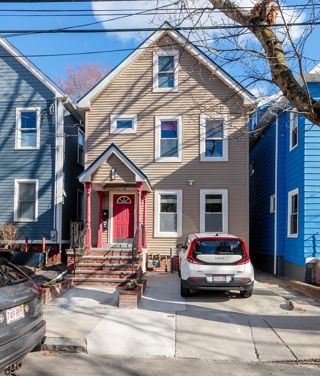 34 Elmwood Street, Somerville, Massachusetts, 2 Bedrooms Bedrooms, 6 Rooms Rooms,2 BathroomsBathrooms,Residential,For Sale,Elmwood Street,73478317