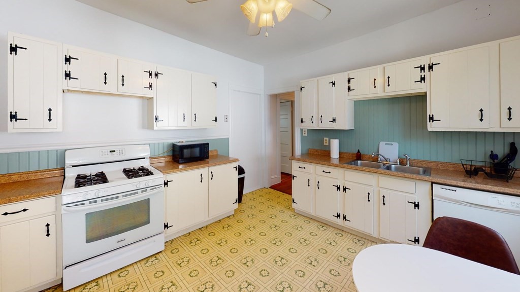 30 Roseclair, Boston, Massachusetts, 4 Bedrooms Bedrooms, 6 Rooms Rooms,1 BathroomBathrooms,Residential Lease,For Rent,Roseclair,73142623