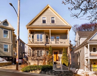 148 Lowell Street, Somerville, Massachusetts, 2 Bedrooms Bedrooms, 6 Rooms Rooms,1 BathroomBathrooms,Residential,For Sale,Lowell Street,73478338