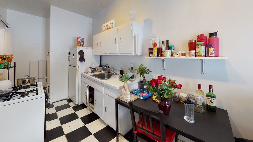 24 Sidlaw Rd, Boston, Massachusetts, 3 Rooms Rooms,1 BathroomBathrooms,Residential Lease,For Rent,Sidlaw Rd,73478346