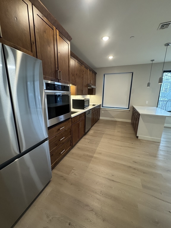 400 West Broadway, Boston, Massachusetts, 1 Bedroom Bedrooms, 4 Rooms Rooms,1 BathroomBathrooms,Residential Lease,For Rent,West Broadway,73478378