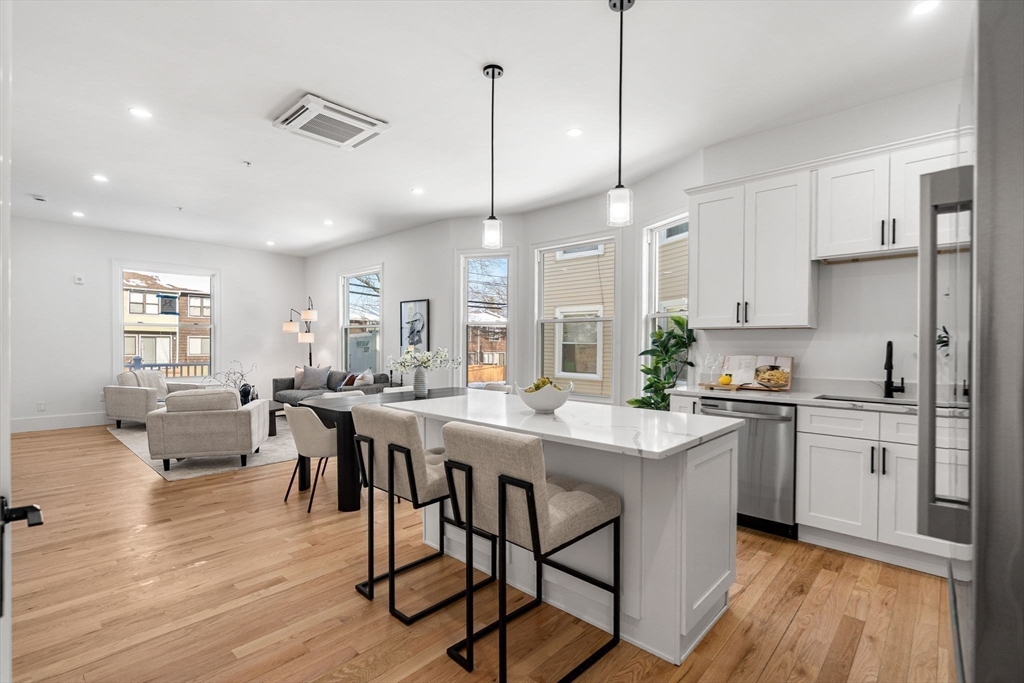 151 Townsend, Boston, Massachusetts, 3 Bedrooms Bedrooms, 6 Rooms Rooms,3.5 BathroomsBathrooms,Residential,For Sale,Townsend,73478396