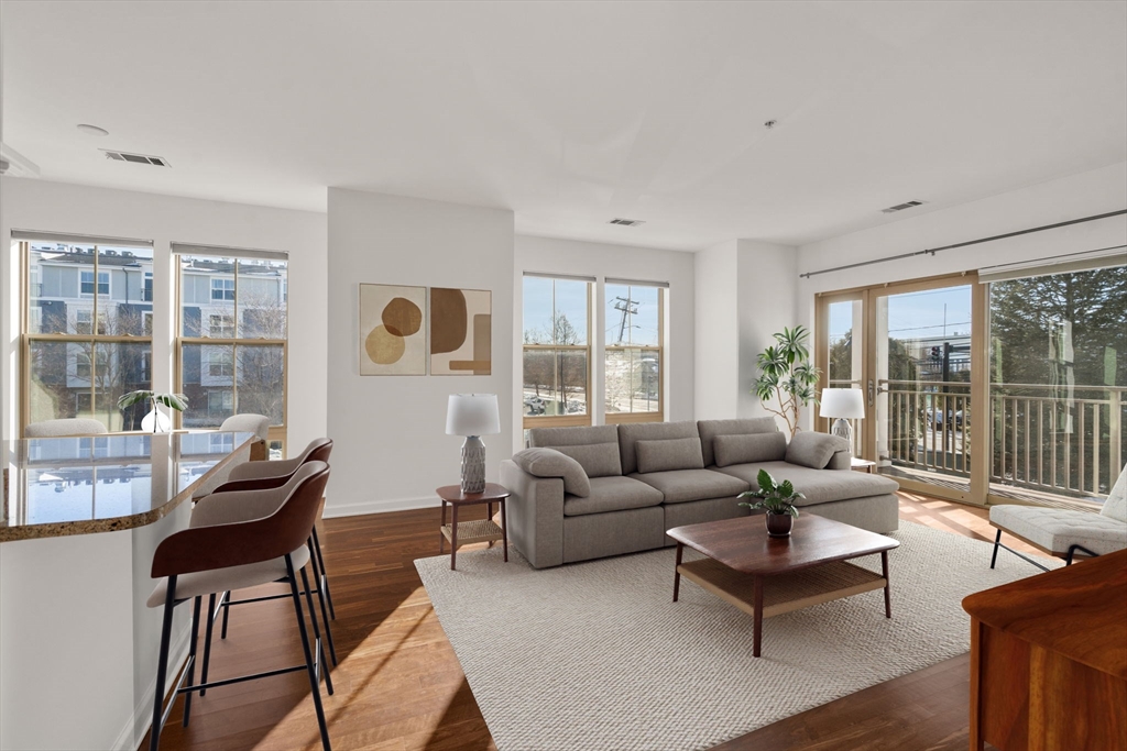 3 Repton Cir, Watertown, Massachusetts, 2 Bedrooms Bedrooms, 4 Rooms Rooms,2 BathroomsBathrooms,Residential,For Sale,Repton Cir,73478406