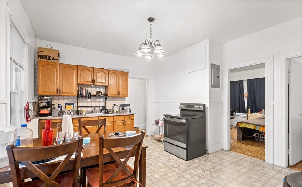 78 Hillside Street, Boston, Massachusetts, 4 Bedrooms Bedrooms, 8 Rooms Rooms,1 BathroomBathrooms,Residential Lease,For Rent,Hillside Street,73090880