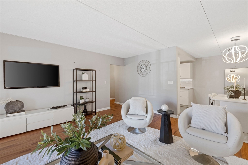 50-56 Broadlawn Park, Boston, Massachusetts, 2 Bedrooms Bedrooms, 4 Rooms Rooms,2 BathroomsBathrooms,Residential,For Sale,Broadlawn Park,73467443