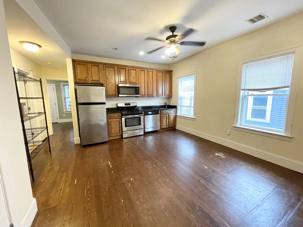 178 Hillside Street, Boston, Massachusetts, 4 Bedrooms Bedrooms, 7 Rooms Rooms,2 BathroomsBathrooms,Residential Lease,For Rent,Hillside Street,73478426