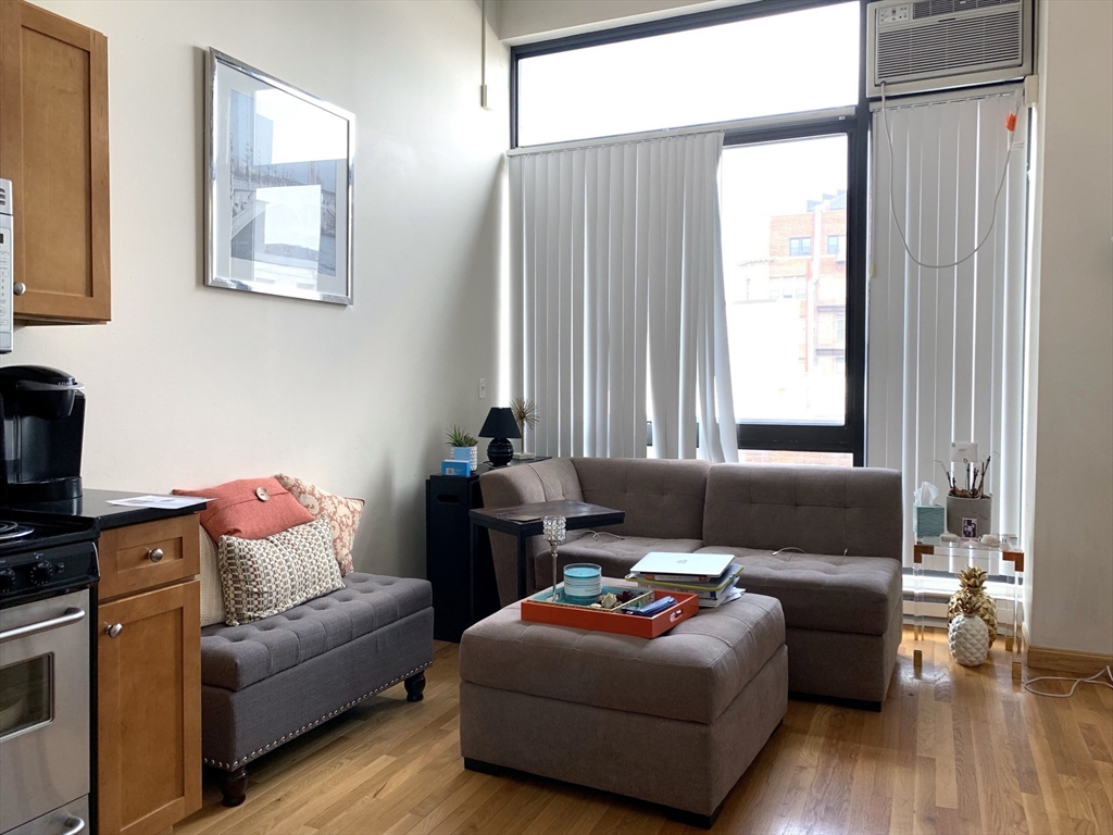 12 Stoneholm, Boston, Massachusetts, 1 Bedroom Bedrooms, 3 Rooms Rooms,1 BathroomBathrooms,Residential Lease,For Rent,Stoneholm,73478427