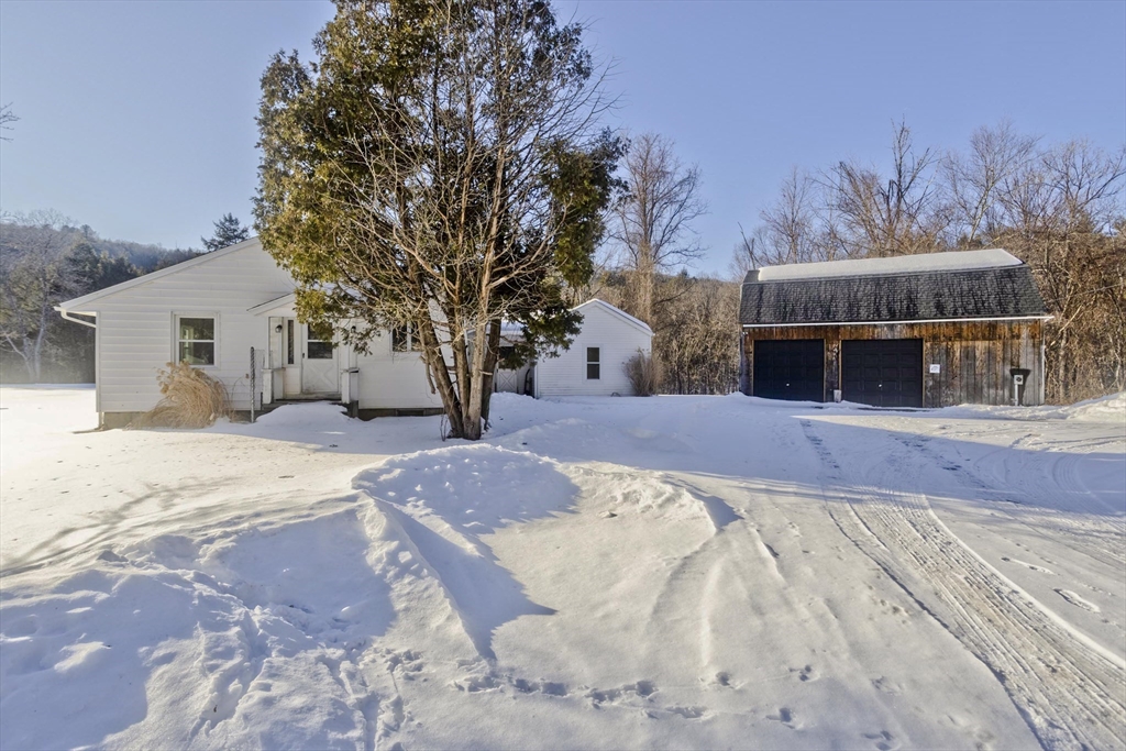 16 Knightville Dam Rd, Huntington, Massachusetts, 3 Bedrooms Bedrooms, 6 Rooms Rooms,2 BathroomsBathrooms,Residential Lease,For Rent,Knightville Dam Rd,73478430