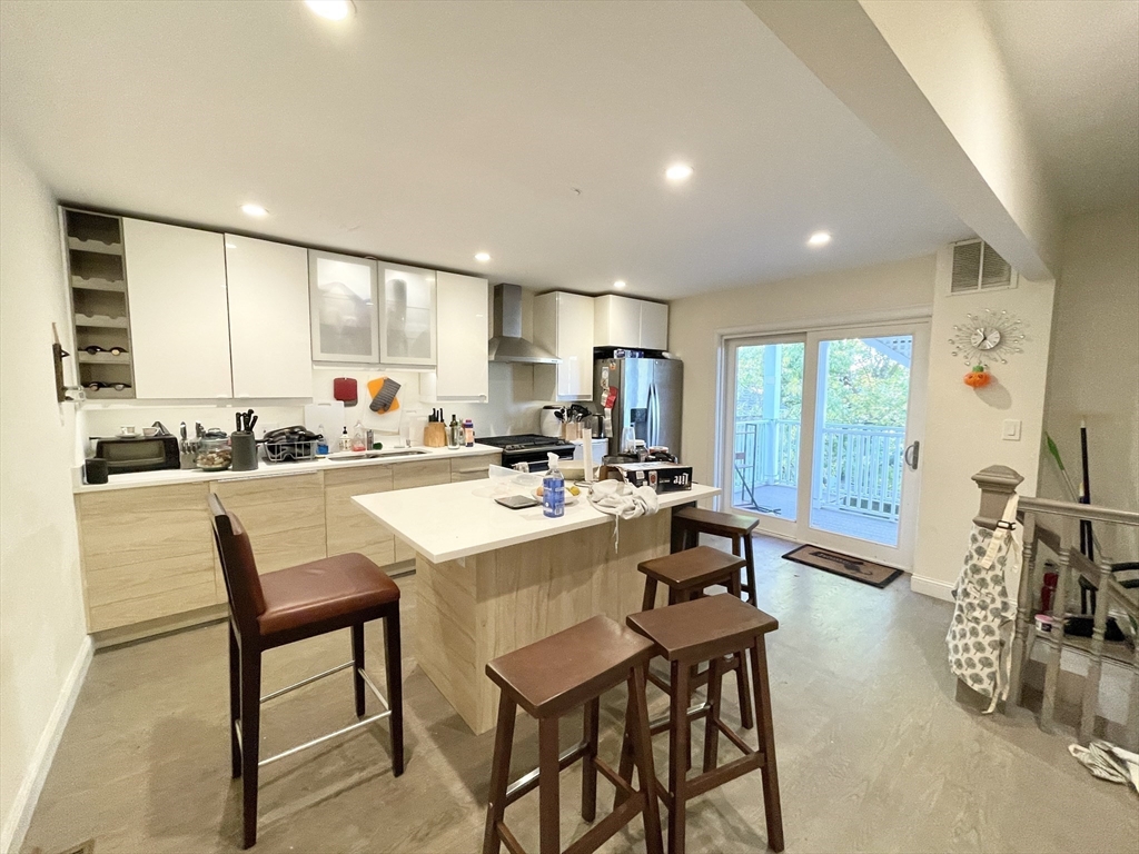 21 Iroquois, Boston, Massachusetts, 6 Bedrooms Bedrooms, 11 Rooms Rooms,3 BathroomsBathrooms,Residential Lease,For Rent,Iroquois,73478434