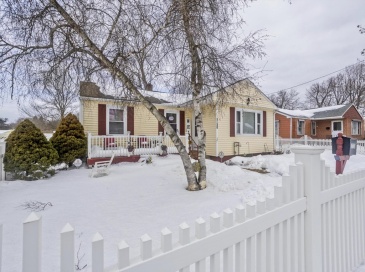 1730 Carew St, Springfield, Massachusetts, 4 Bedrooms Bedrooms, 5 Rooms Rooms,2 BathroomsBathrooms,Residential,For Sale,Carew St,73478496