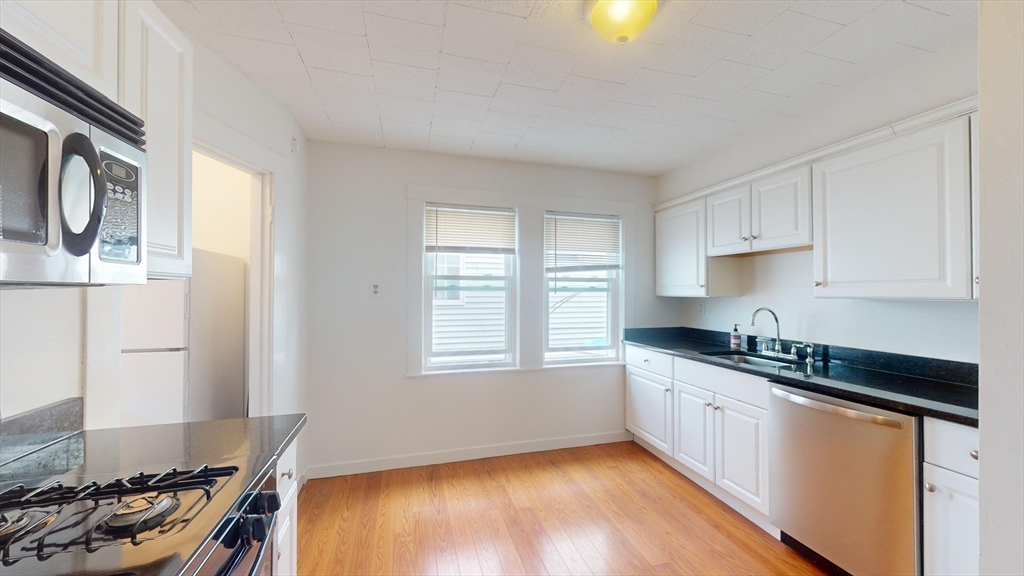 52 Linwood St, Medford, Massachusetts, 1 Bedroom Bedrooms, 4 Rooms Rooms,1 BathroomBathrooms,Residential Lease,For Rent,Linwood St,73478505