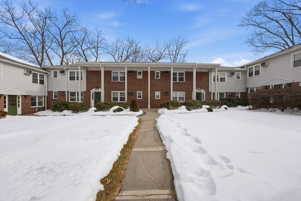 80 Brush Hill Ave, West Springfield, Massachusetts, 1 Bedroom Bedrooms, 3 Rooms Rooms,1 BathroomBathrooms,Residential,For Sale,Brush Hill Ave,73478526
