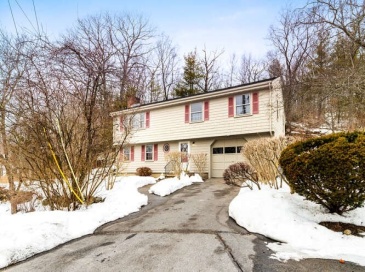 11 Ludlow Ave, Wakefield, Massachusetts, 3 Bedrooms Bedrooms, 6 Rooms Rooms,1.5 BathroomsBathrooms,Residential,For Sale,Ludlow Ave,73478551