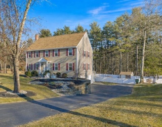 49 Windsor Ln, North Andover, Massachusetts, 4 Bedrooms Bedrooms, 9 Rooms Rooms,2.5 BathroomsBathrooms,Residential,For Sale,Windsor Ln,73478499