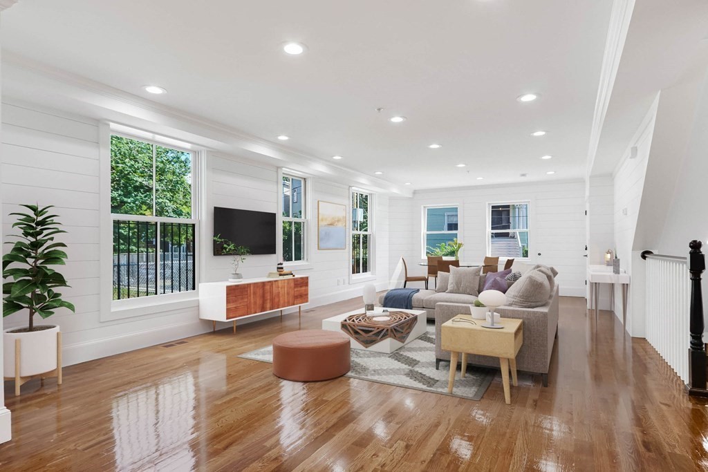 30 Copeland Street, Boston, Massachusetts, 2 Bedrooms Bedrooms, 6 Rooms Rooms,2.5 BathroomsBathrooms,Residential,For Sale,Copeland Street,73478564