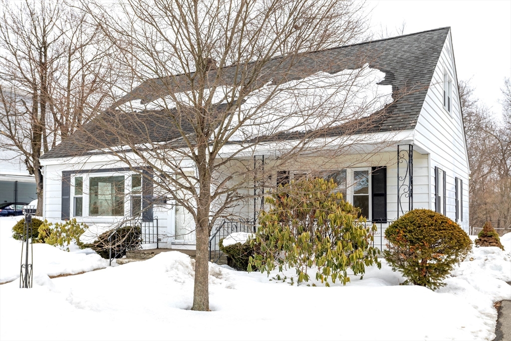 14 Viscoloid Avenue, Leominster, Massachusetts, 3 Bedrooms Bedrooms, 8 Rooms Rooms,2 BathroomsBathrooms,Residential,For Sale,Viscoloid Avenue,73478576