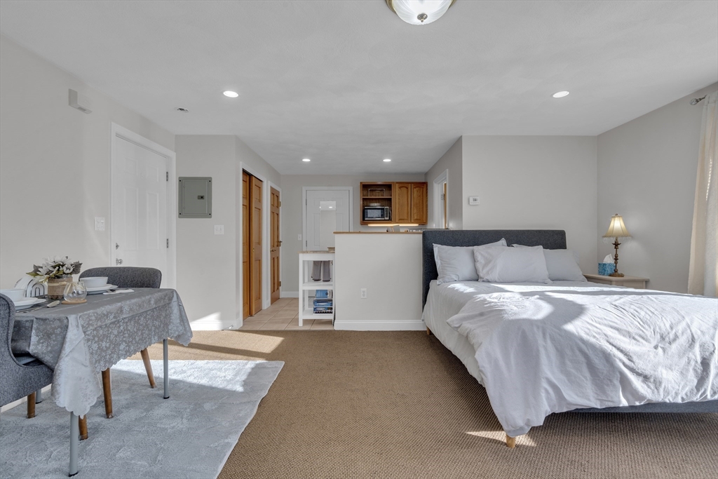 70 Garland St, Newton, Massachusetts, 1 Room Rooms,1 BathroomBathrooms,Residential Lease,For Rent,Garland St,73473500