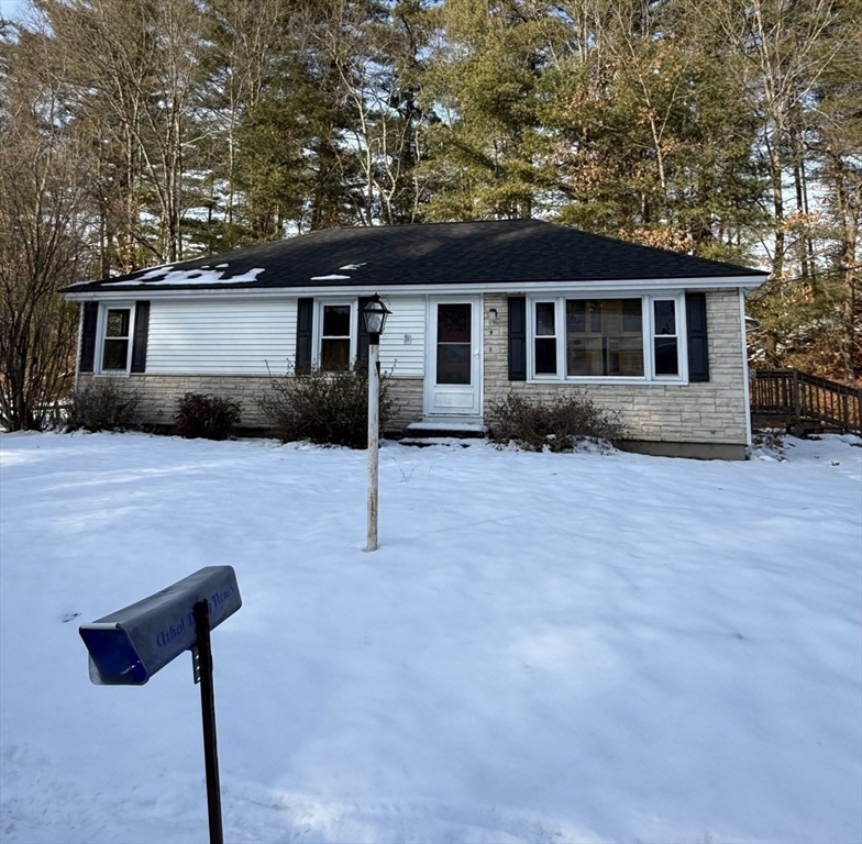 9 Sunset Dr, Orange, Massachusetts, 3 Bedrooms Bedrooms, 6 Rooms Rooms,1 BathroomBathrooms,Residential,For Sale,Sunset Dr,73466936
