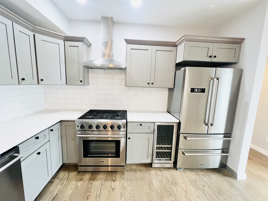 47-49 Walnut St, Boston, Massachusetts, 3 Bedrooms Bedrooms, 6 Rooms Rooms,2 BathroomsBathrooms,Residential Lease,For Rent,Walnut St,73462848