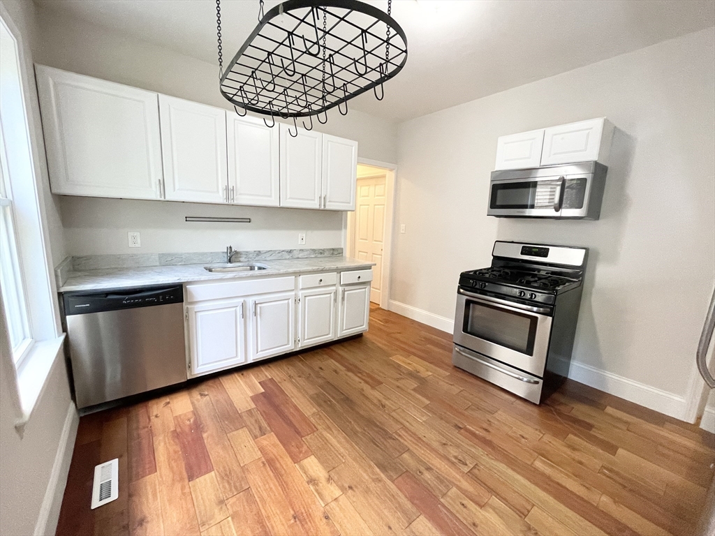26 Taft, Boston, Massachusetts, 4 Bedrooms Bedrooms, 6 Rooms Rooms,1 BathroomBathrooms,Residential Lease,For Rent,Taft,72507898
