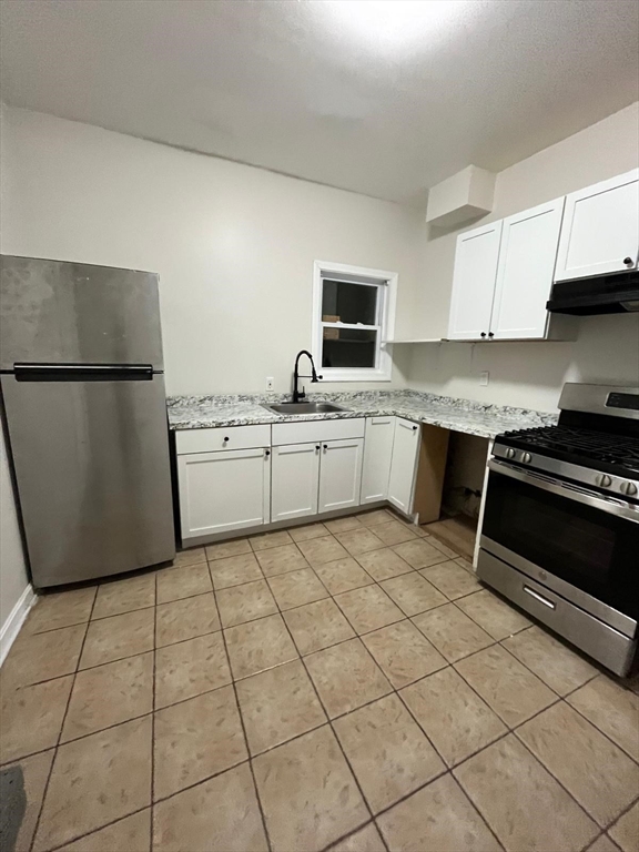 286 Griffin St, Fall River, Massachusetts, 3 Bedrooms Bedrooms, 7 Rooms Rooms,1 BathroomBathrooms,Residential Lease,For Rent,Griffin St,73478677