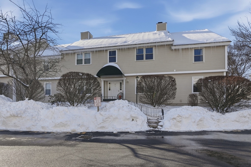 425 Main Street, Hudson, Massachusetts, 2 Bedrooms Bedrooms, 5 Rooms Rooms,2 BathroomsBathrooms,Residential,For Sale,Main Street,73478647