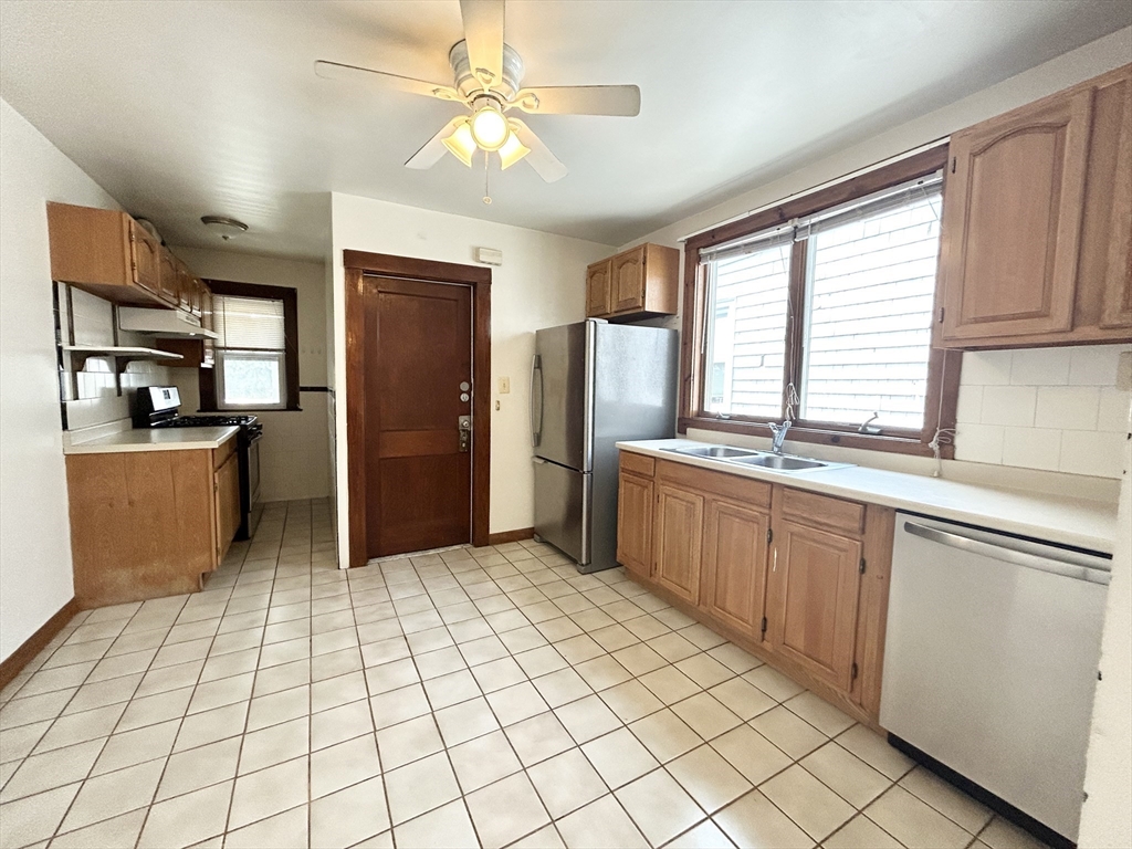 11 Romsey Street, Boston, Massachusetts, 3 Bedrooms Bedrooms, 5 Rooms Rooms,1 BathroomBathrooms,Residential Lease,For Rent,Romsey Street,73478716