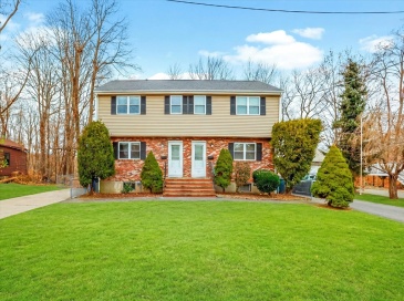 40 Plymouth St, Canton, Massachusetts, 2 Bedrooms Bedrooms, 5 Rooms Rooms,1.5 BathroomsBathrooms,Residential Lease,For Rent,Plymouth St,73478718