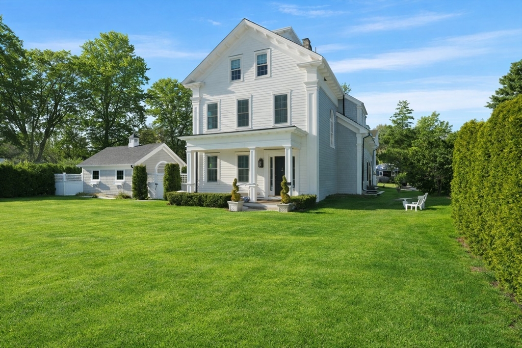 10 Franklin St, Dartmouth, Massachusetts, 5 Bedrooms Bedrooms, 12 Rooms Rooms,3.5 BathroomsBathrooms,Residential,For Sale,Franklin St,73478719