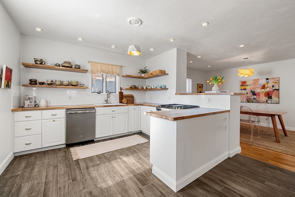 11 Hamilton St, Boston, Massachusetts, 4 Bedrooms Bedrooms, 9 Rooms Rooms,2.5 BathroomsBathrooms,Residential,For Sale,Hamilton St,73478724