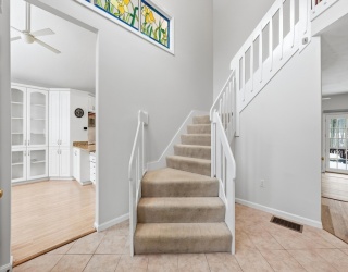 2 Grove St, Framingham, Massachusetts, 4 Bedrooms Bedrooms, 7 Rooms Rooms,2.5 BathroomsBathrooms,Residential,For Sale,Grove St,73478726