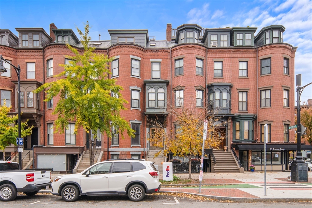 675 Tremont St, Boston, Massachusetts, 2 Bedrooms Bedrooms, 5 Rooms Rooms,1.5 BathroomsBathrooms,Residential,For Sale,Tremont St,73478598