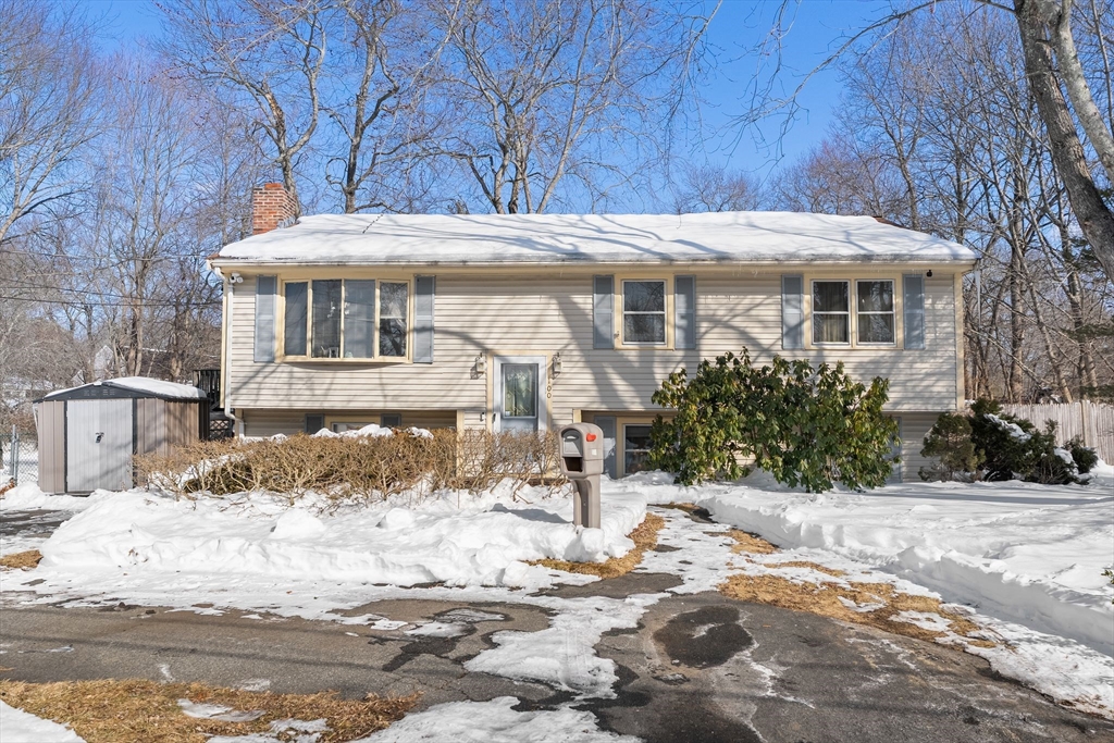 100 Concord St, Brockton, Massachusetts, 3 Bedrooms Bedrooms, 5 Rooms Rooms,1.5 BathroomsBathrooms,Residential,For Sale,Concord St,73478617