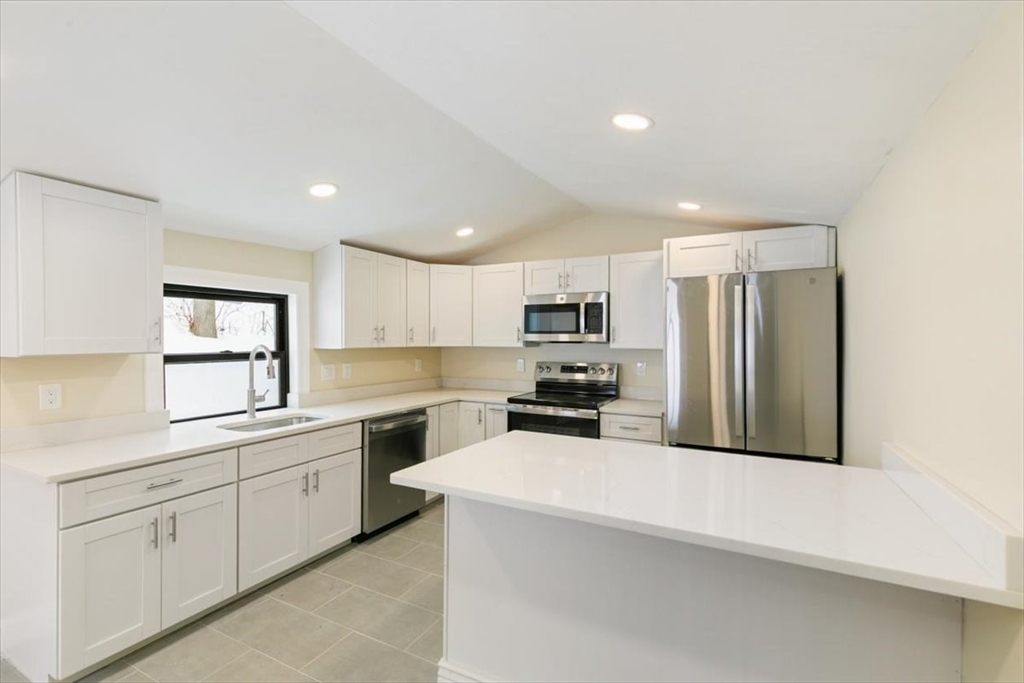 80 Margerie, Haverhill, Massachusetts, 3 Bedrooms Bedrooms, 5 Rooms Rooms,1.5 BathroomsBathrooms,Residential,For Sale,Margerie,73478624