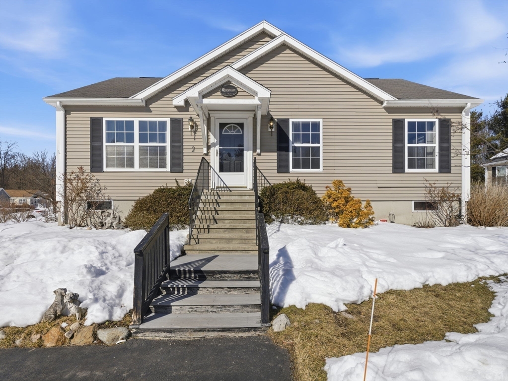2 Mountain Ash Rd., East Bridgewater, Massachusetts, 2 Bedrooms Bedrooms, 4 Rooms Rooms,1 BathroomBathrooms,Residential,For Sale,Mountain Ash Rd.,73478630