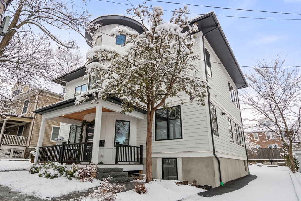 116 Thorndike St, Brookline, Massachusetts, 4 Bedrooms Bedrooms, 7 Rooms Rooms,3.5 BathroomsBathrooms,Residential,For Sale,Thorndike St,73478650